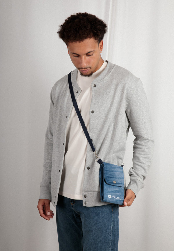 ULF | Nachhaltige Umhängetasche mit Fächern aus Upcycling Denim