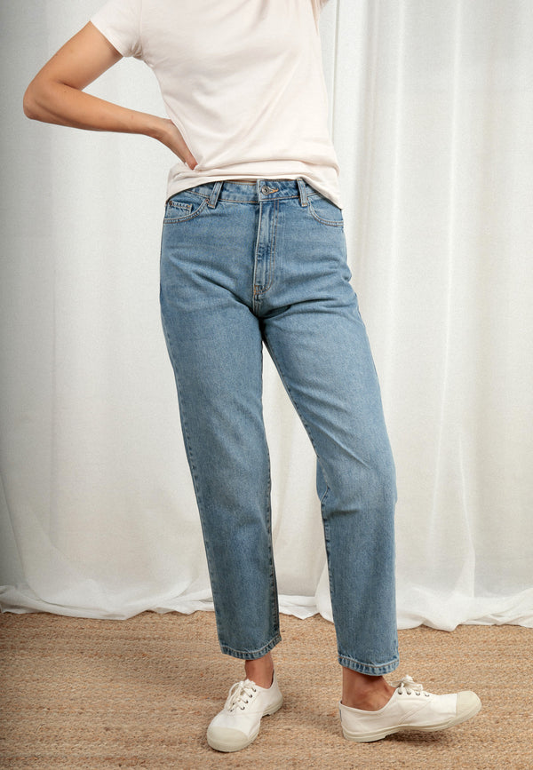 MARIA | Nachhaltige Mom Jeans für Damen aus 100% Bio-Denim in Hellblau