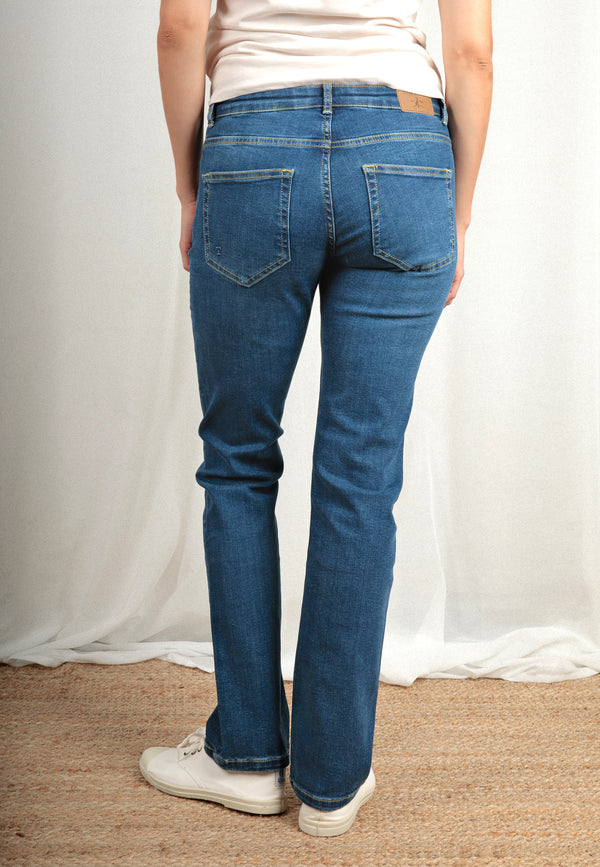 JOAN | Nachhaltige Straight Fit Damenjeans aus Bio-Denim in Mid Indigo