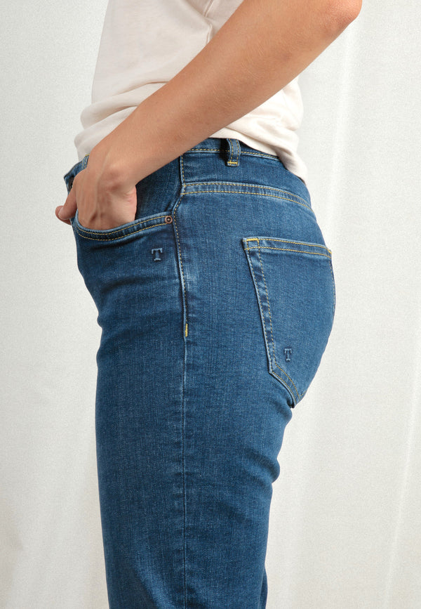 JOAN | Nachhaltige Straight Fit Damenjeans aus Bio-Denim in Mid Indigo