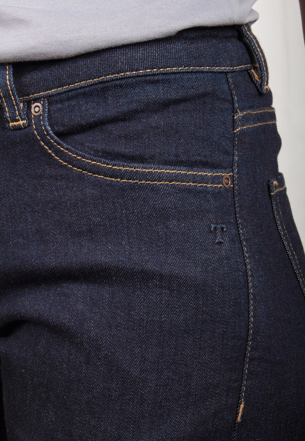 JOAN | Nachhaltige Straight Fit Damenjeans aus Bio-Denim in Dark Wash