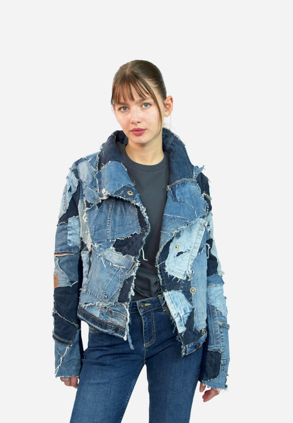 Handgefertigte Upcycling Designer-Jacke für Damen | Nachhaltiges Modestatement aus alten Jeans