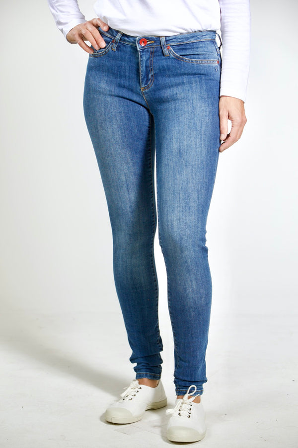 ROSA (Kollektion 2021) | Nachhaltige Skinny Fit Mid Indigo Damenjeans aus Bio-Denim