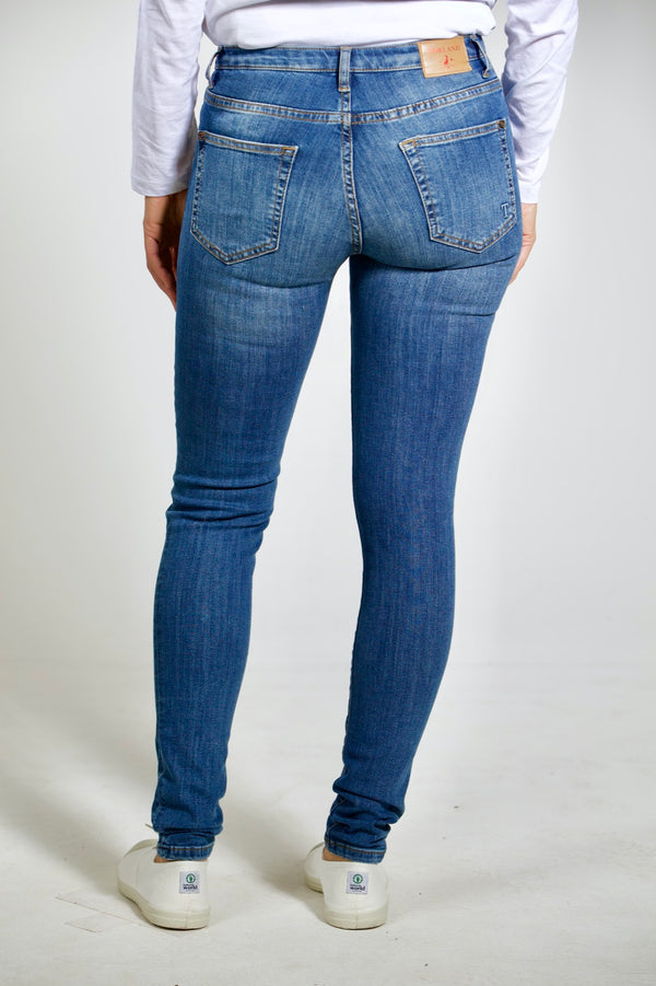 ROSA (Kollektion 2021) | Nachhaltige Skinny Fit Mid Indigo Damenjeans aus Bio-Denim